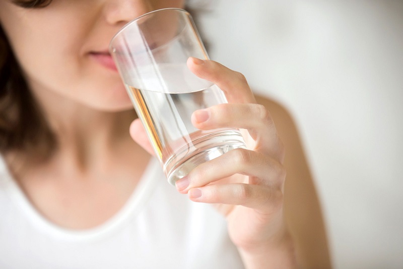 Người bệnh nên chú ý uống đủ nước mỗi ngày