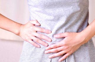 Rong kinh đau bụng dưới có sao không, có ảnh hưởng tới khả năng sinh con không?