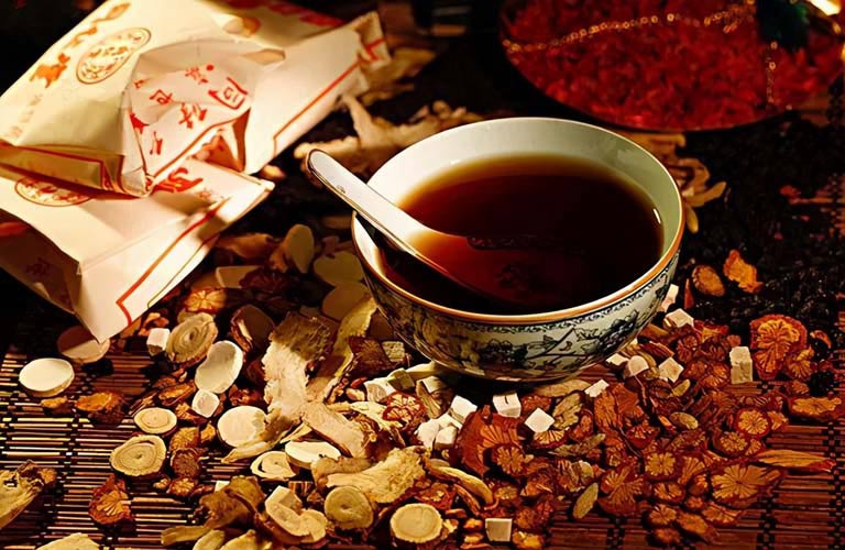 Thuốc Đông y trị bệnh huyết trắng có thể dùng kết hợp thuốc uống và ngâm rửa Thuốc Đông y trị bệnh huyết trắng có thể dùng kết hợp thuốc uống và ngâm rửa