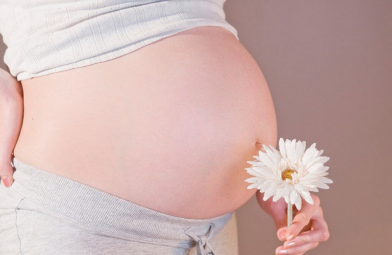 Mang thai có thể là nguyên nhân gây khí hư nặng mùi