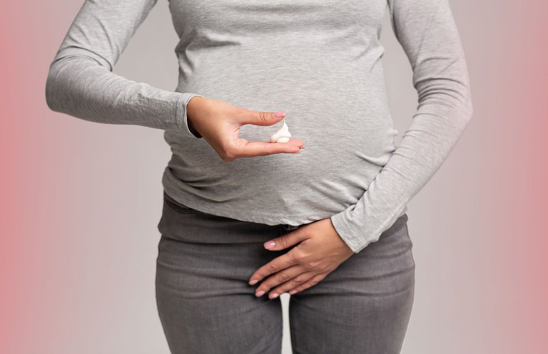Nữ giới đang mang thai ra huyết trắng cần theo dõi để đảm bảo sức khỏe thai kỳ tốt hơn